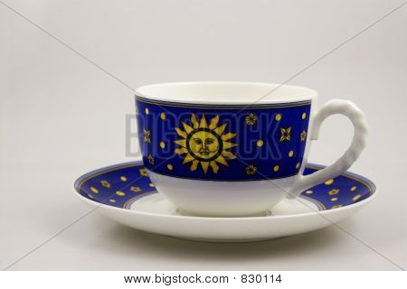 青のボーン チャイナ茶碗と受け皿