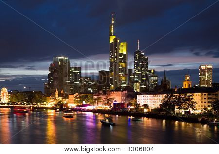 Podświetlane panoramę Frankfurtu