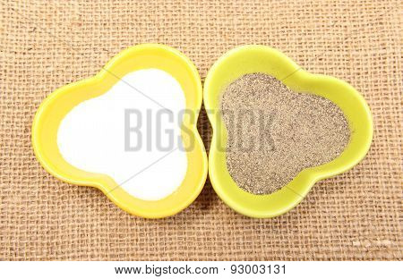 Powdery Pepper And Salt In Colorful Bowl On Jute Canvas