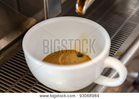Prepares espresso in coffee shop