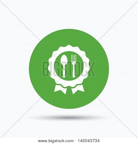 Award medal icon. Food winner emblem symbol. Fork and spoon signs. Flat web button with icon on white background. Green round pressbutton with shadow. Vector
