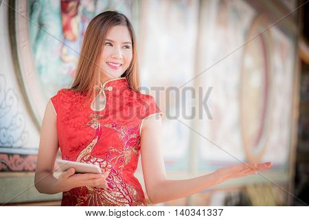 The Asian Chinese Woman In Traditional Chinese And Hold Tablel Computer