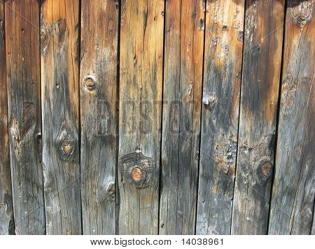Textura skutečné hnědé starožitných dřevěných panelů s uzly a obilí