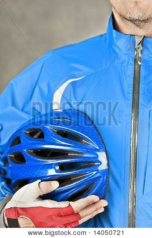 自転車を保持するヘルメット