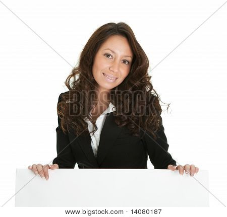 Alegres empresarias que presenta el tablero vacío