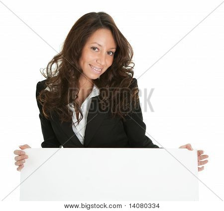 Alegres empresarias que presenta el tablero vacío