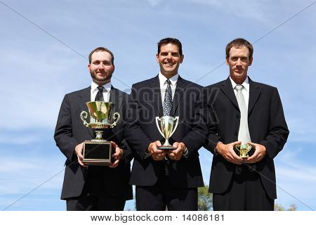 Geschäftsleute mit Trophäen
