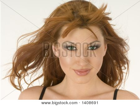 Ritratto di bella donna dai capelli rossi 2