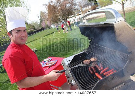 Uomo di cucina a un quarto di luglio Barbecue