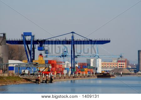 Crane satamassa