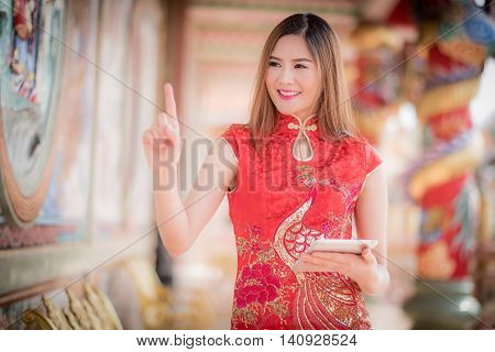 The Asian Chinese Woman In Traditional Chinese And Hold Tablel Computer
