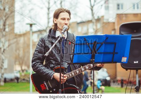 Russia, Siberia, Novokuznetsk - May 9, 2017: Musicians Sing Songs On The Street On Victory Day