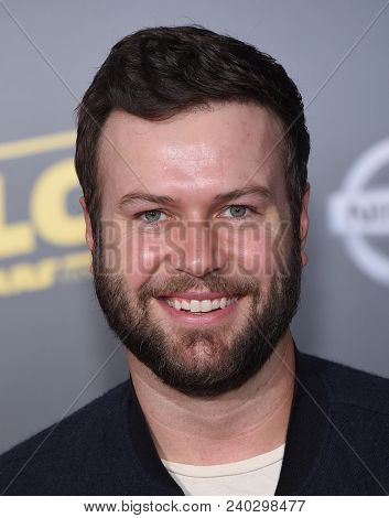 LOS ANGELES - MAY 10:  Taran Killam arrives to the 