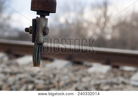Wire Breakage Of Aluminum Grounding Wire. Old Wire Damage. Violation Of Safety Standards. Negligence
