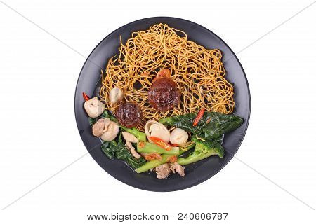 Chinese Food ,crisy  Noodle Topped Kale Soup With Minced Chicken ,mushroom And Dried Shrimp Call Mee