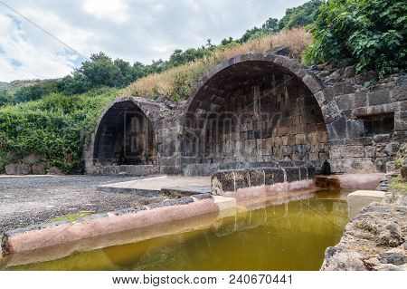 Ritual Arch In Ruins Of Ancient Jewish Settlement Umm El Kanatir - Mother Arches On The Golan Height