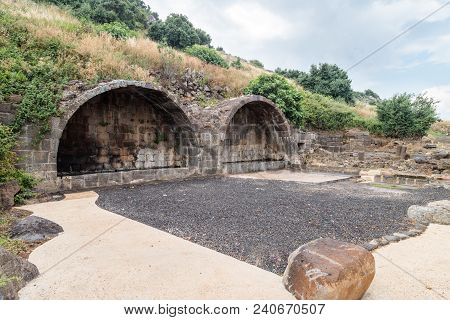 Ritual Arch In Ruins Of Ancient Jewish Settlement Umm El Kanatir - Mother Arches On The Golan Height