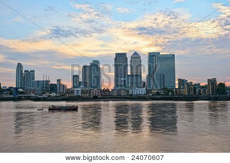 Canary Wharf, kijkt uit Over de rivier de Theems, vanuit het Oosten, Londen, Engeland, Verenigd Koninkrijk, Europa