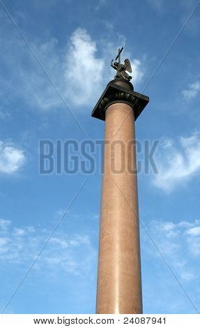 Colonne d'Alexandre sur la place du Palais Saint-Pétersbourg