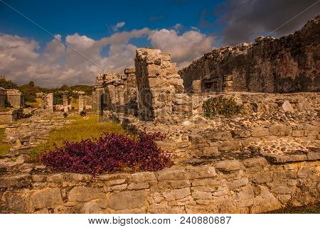 The Mayan Ruins In Tulum, Mexico. The Ruins Were Built On Tall Cliffs On The Caribbean Sea. Tulum Wa