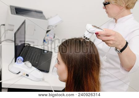 Trihoskopiya - Is A Method Of Hair Examination Using A Special Device - Trihoskopa.