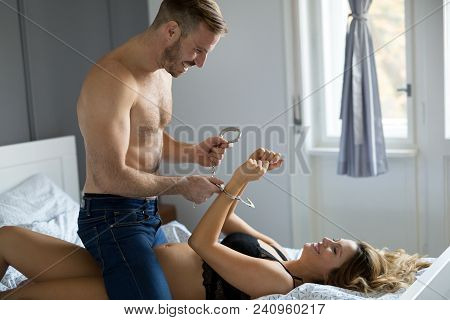 2 frauen 1 mann im bett