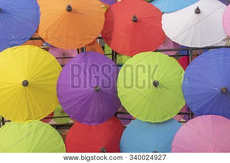 The Close-up Of The Umbrella From The Top Has Bamboo As A Structure And Colored Fabric As An Umbrell