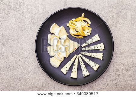 Snack Assorted Cheeses Plate