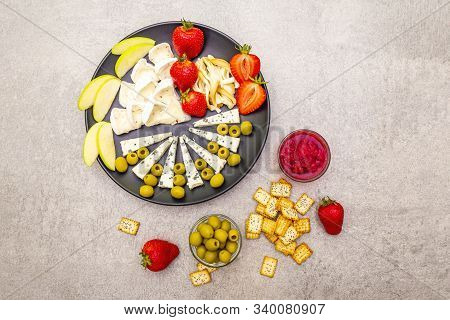 Snack Assorted Cheeses Plate