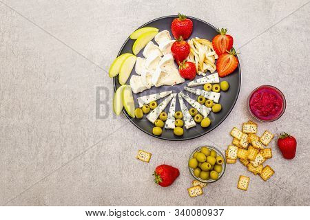 Snack Assorted Cheeses Plate