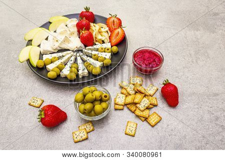 Snack Assorted Cheeses Plate