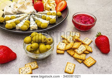 Snack Assorted Cheeses Plate