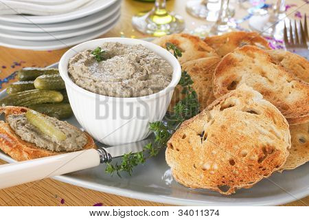 Pate paahtoleipää