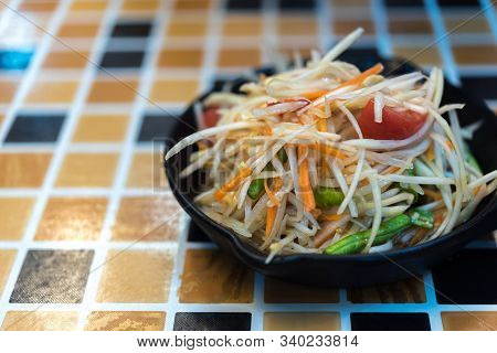 Papaya Salad Or Papaya Pok Pok (som Tum)