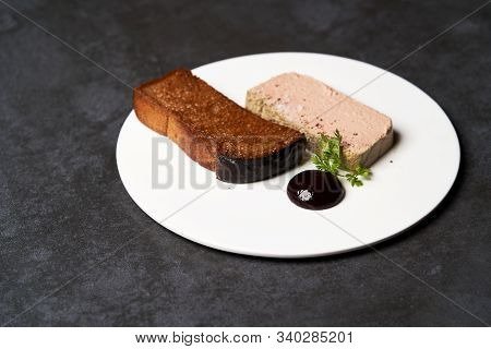 Chicken Liver Pate With Blackcurrant,fig Sauce And Toasted Bread