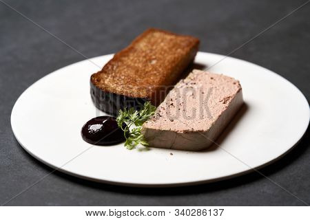 Chicken Liver Pate With Blackcurrant,fig Sauce And Toasted Bread