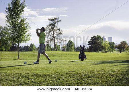 Muž na Golf v městském parku, Denver