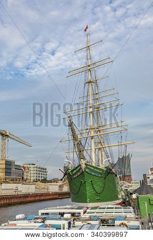 Hamburg, Germany - Aug 2, 2017: View To Harbor Of Hamburg With Historic Rickmer Rickmers At The Land