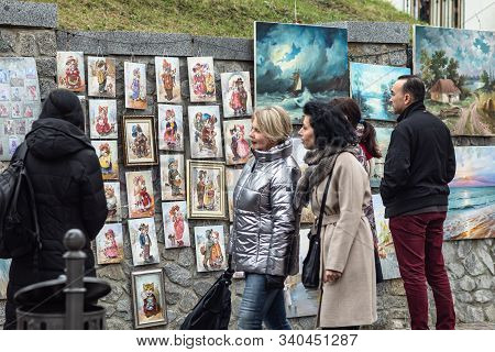 Kyiv, Ukraine - Nov 16, 2019: Famous Historical Streets Of Kyiv - Andreevsky Descent. Street Artists