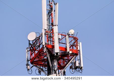 Telecommunication Network Repeaters, Base Transceiver Station. Tower Wireless Communication Antenna 