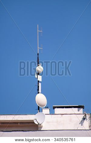Telecommunication Network Repeaters, Base Transceiver Station. Tower Wireless Communication Antenna 