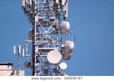 Telecommunication Network Repeaters, Base Transceiver Station. Tower Wireless Communication Antenna 