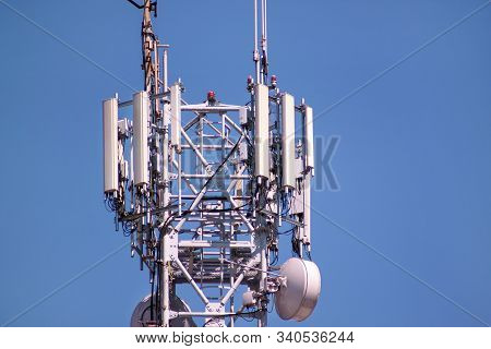 Telecommunication Network Repeaters, Base Transceiver Station. Tower Wireless Communication Antenna 