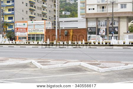 Santos - Sp, Brazil - November 18, 2019: Monument With A Fountain In Honor To Sérgio Vieira De Mello