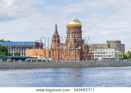 Saint Petersburg, Russia -  August 5, 2019: Embankment Of The Ekateringofka River With Orthodox Chur