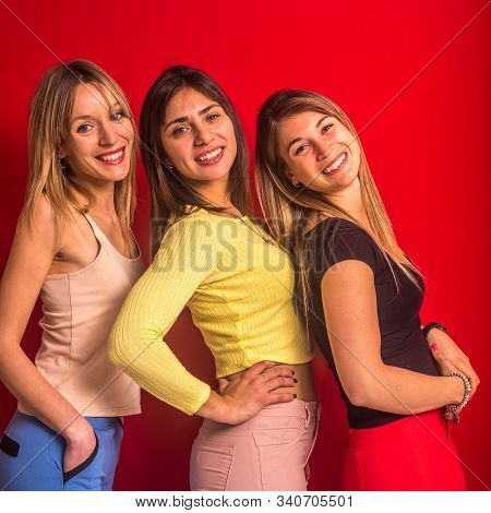 Girls One Behind The Other In Line Looking To The Side