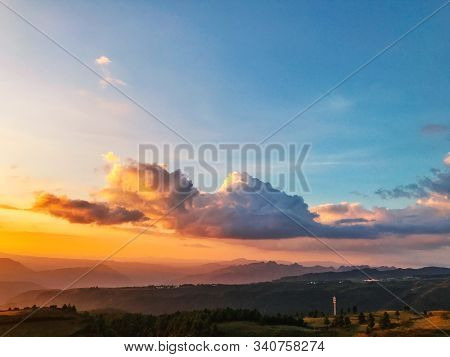 High Definition Beautiful Blue Sky White Clouds Computer Desktop Background Wallpaper Photo