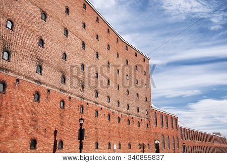 The Historic Brick Pepperell Center Or Former Mill Building In The Town Of Biddeford Maine.