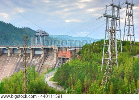 Access Technological Road To The Largest Power Plant On The Yenisei River, Power Transmission Poles.