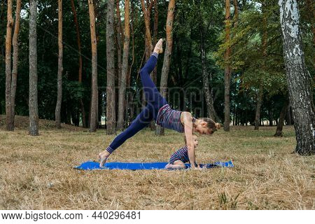 Mommy And Me Yoga For Babies And Postpartum Moms. Zen Family Yoga. Postpartum Mother And Baby Girl D
